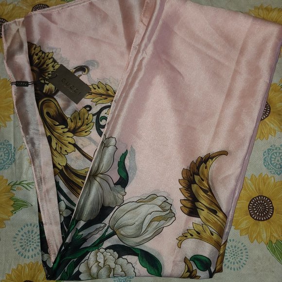 Gucci Shawl/Scarf - Picture 1 of 1